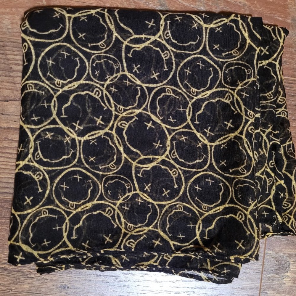 Nirvana smiley circle scarf